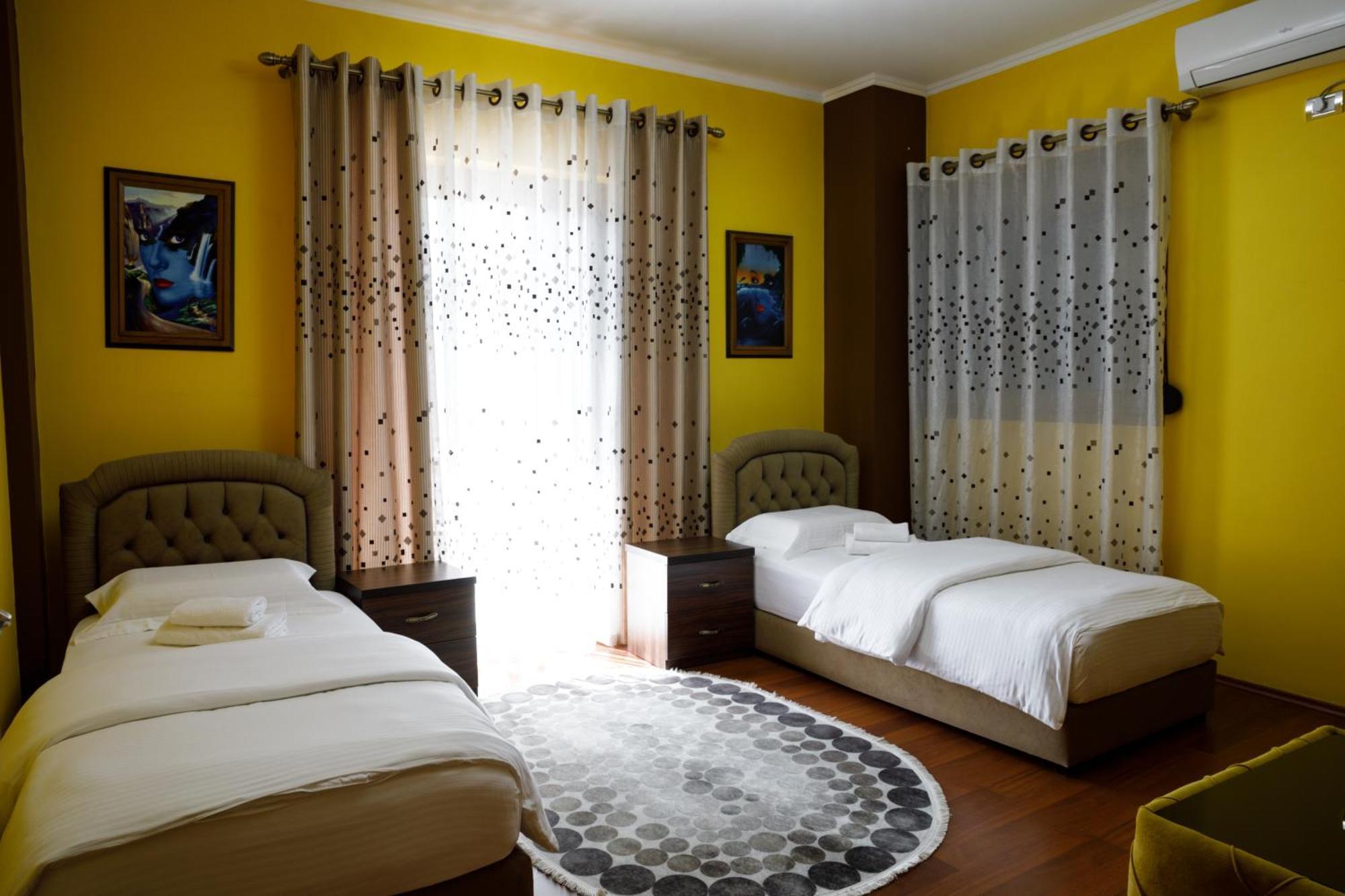 Bora Hotel Гирокастра Экстерьер фото